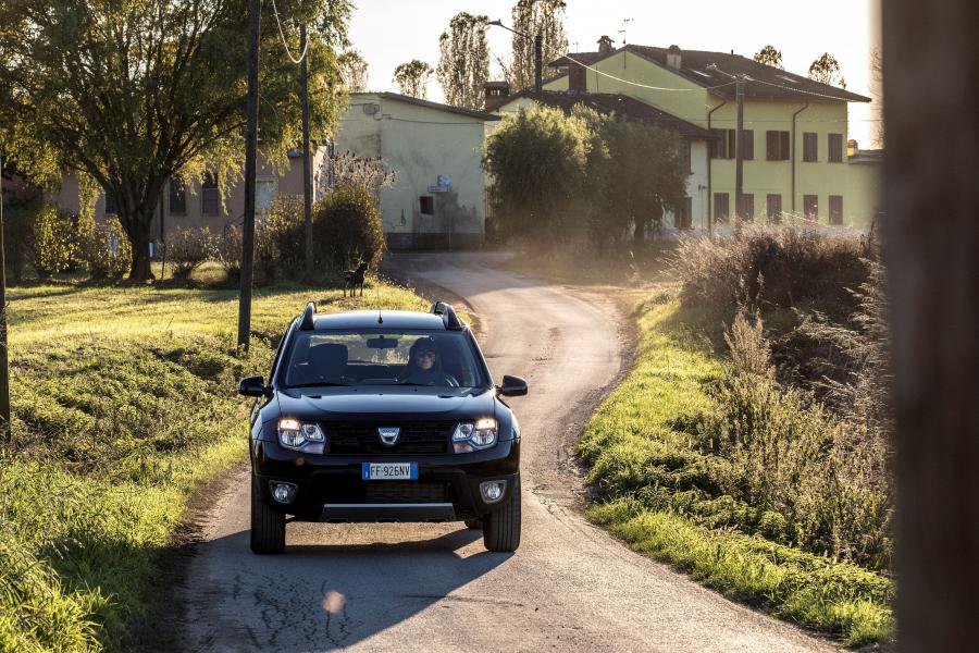  Dacia Duster Black Shadow 2016 года  (фото 27 из 28)